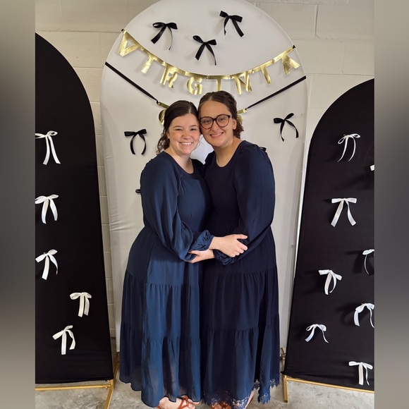 Hi! I’m Riah 🥰 - Picture 1 of 16